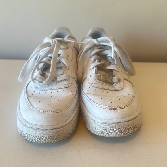 FINAL PRICE EUC Nike Air Force 1 Triple White Leather Sneaker - Picture 2 of 6